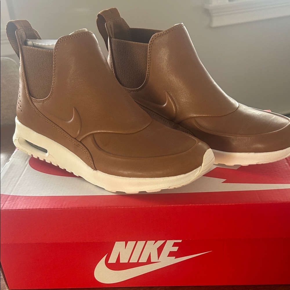Nike Women’s Air Max Thea Mid - NEVER WORN